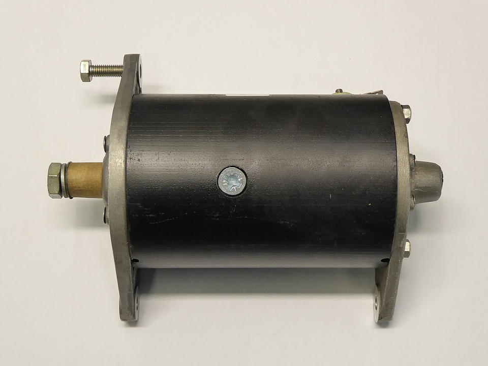 Gleichstromlichtmaschine MF 135 im Oldtimer Traktor Ersatzteile Shop online kaufen