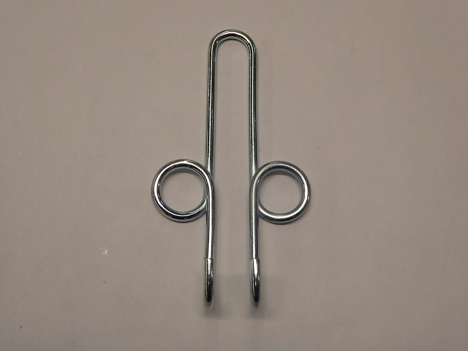 Haltekralle für Batteriedeckel im Oldtimer Traktor Ersatzteile Shop online kaufen