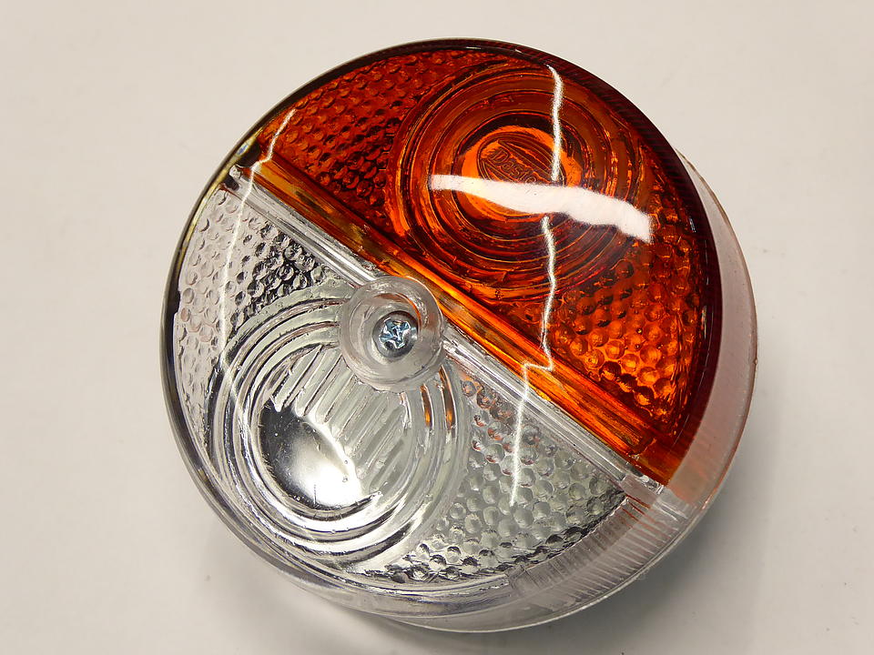 Leuchte im Oldtimer Traktor Ersatzteile Shop online kaufen