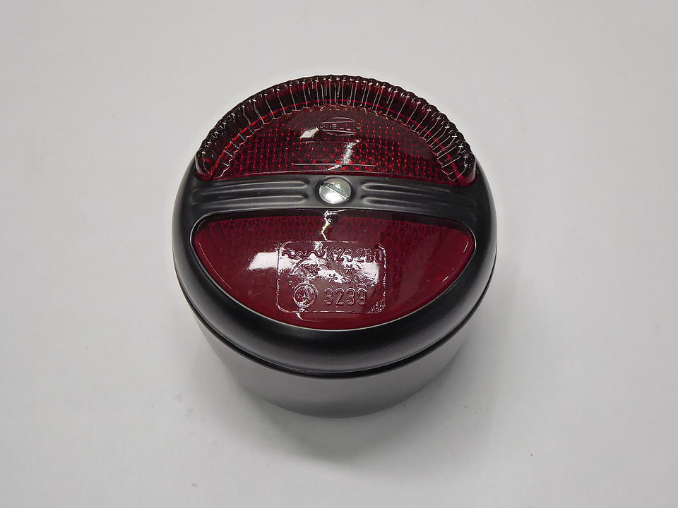 Leuchte Rot/Rot ohne Kennzeichenbeleuchtung im Oldtimer Traktor Ersatzteile Shop online kaufen