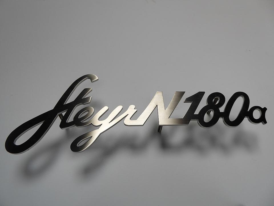 Schriftzug Steyr N180a im Oldtimer Traktor Ersatzteile Shop online kaufen
