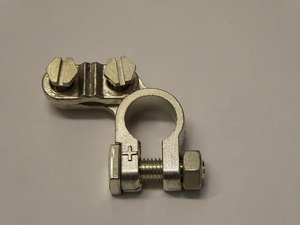 Batteriepolklemme Pluspol im Oldtimer Traktor Ersatzteile Shop online kaufen