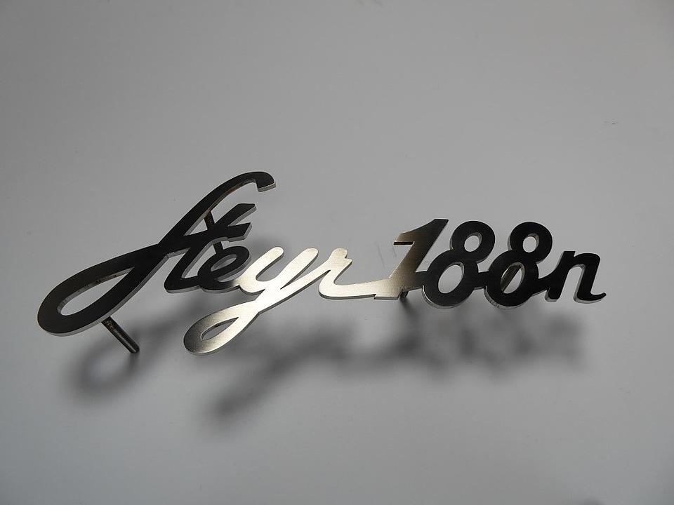 Schriftzug Steyr 188n im Oldtimer Traktor Ersatzteile Shop online kaufen