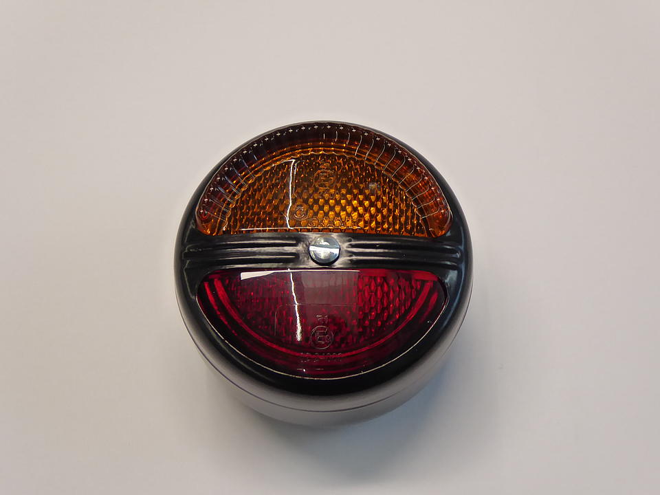 Leuchte im Oldtimer Traktor Ersatzteile Shop online kaufen