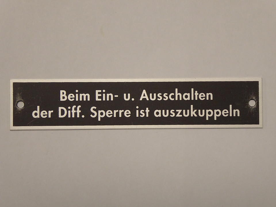Baumusterschild im Oldtimer Traktor Ersatzteile Shop online kaufen