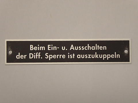 Baumusterschild im Oldtimer Traktor Ersatzteile Shop online kaufen