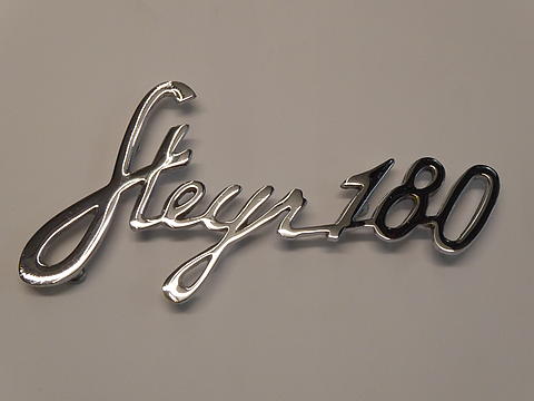 Schriftzug Steyr 180 im Oldtimer Traktor Ersatzteile Shop online kaufen