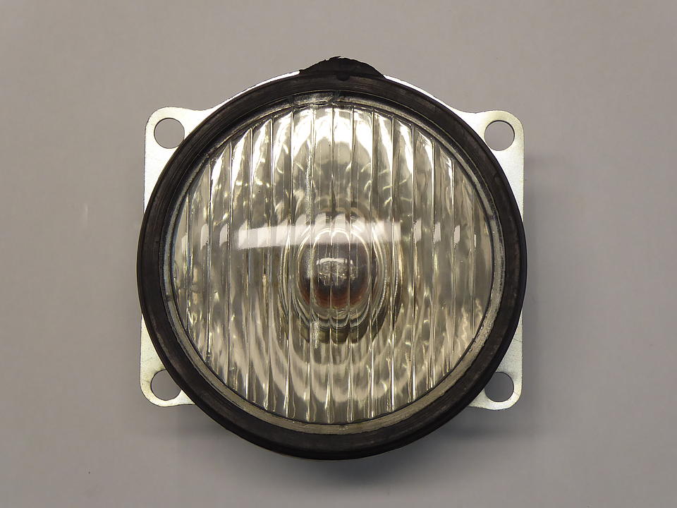 Scheinwerfereinsatz im Oldtimer Traktor Ersatzteile Shop online kaufen