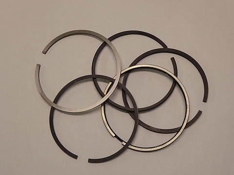Kolbenringsatz 105mm im Oldtimer Traktor Ersatzteile Shop online kaufen
