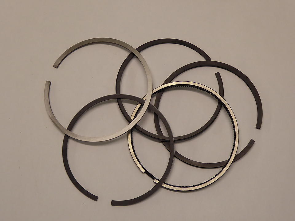 Kolbenringsatz 105mm im Oldtimer Traktor Ersatzteile Shop online kaufen