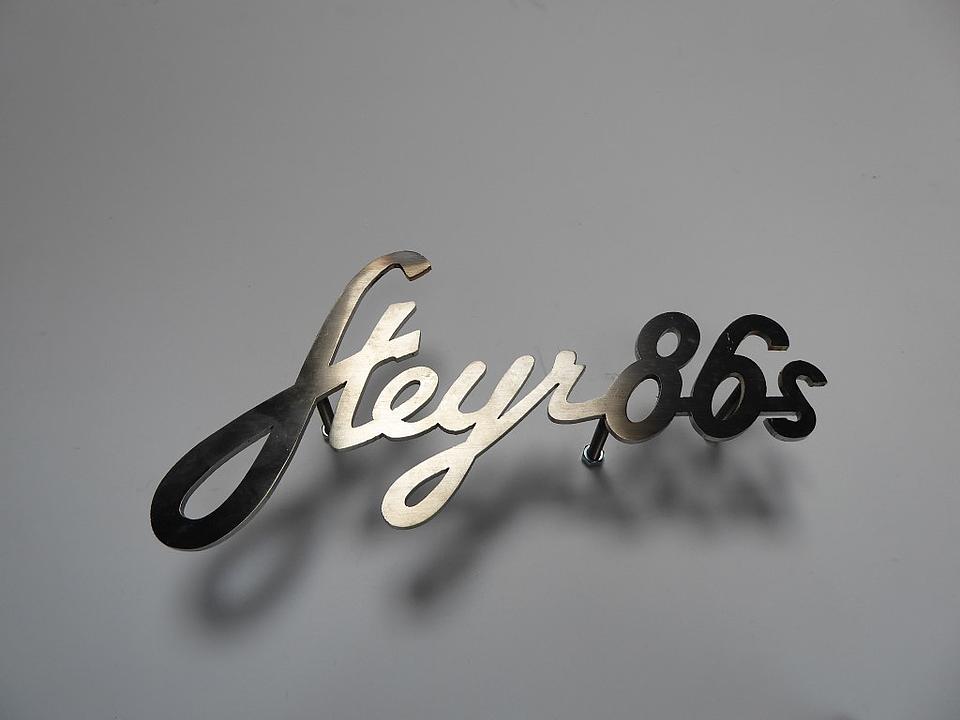 Schriftzug Steyr 86s im Oldtimer Traktor Ersatzteile Shop online kaufen