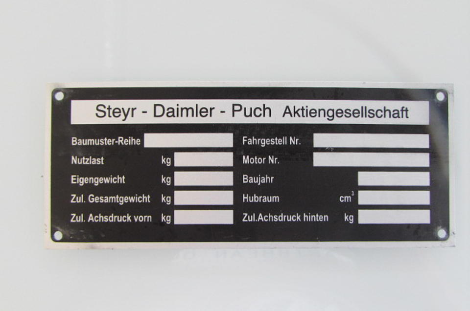 Baumusterschild im Oldtimer Traktor Ersatzteile Shop online kaufen