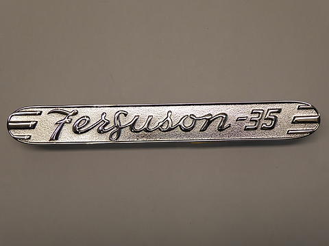 MF Emblem im Oldtimer Traktor Ersatzteile Shop online kaufen