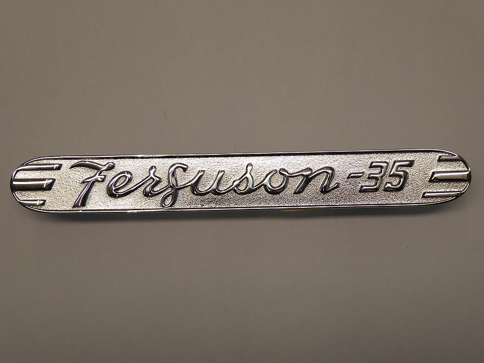 MF Emblem im Oldtimer Traktor Ersatzteile Shop online kaufen