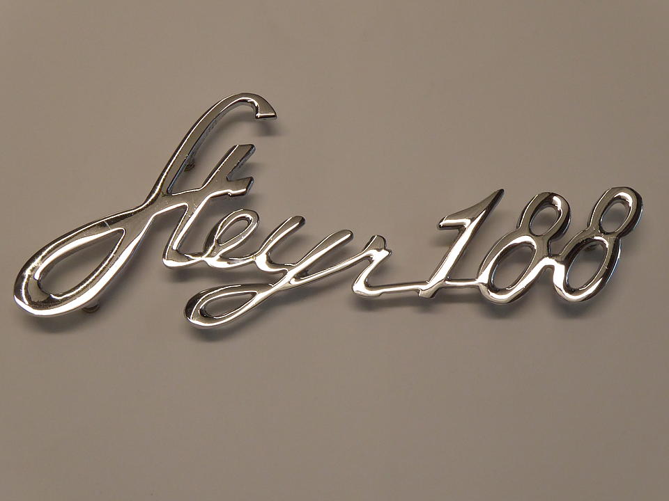 Schriftzug Steyr 188 im Oldtimer Traktor Ersatzteile Shop online kaufen