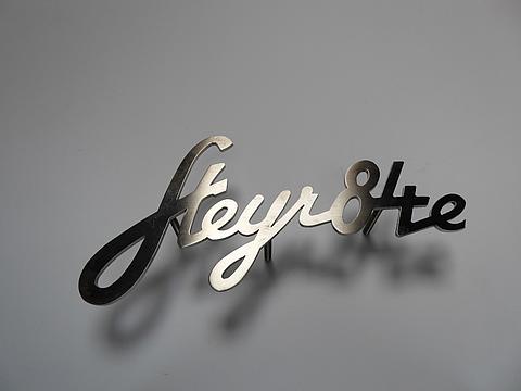 Schriftzug Steyr 84e im Oldtimer Traktor Ersatzteile Shop online kaufen