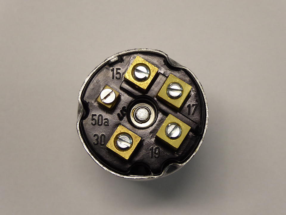 Zündschloss im Oldtimer Traktor Ersatzteile Shop online kaufen