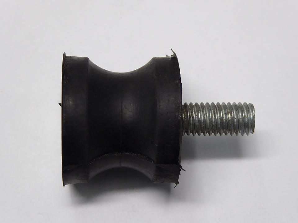 Gummilager Kühler/Trittbrett im Oldtimer Traktor Ersatzteile Shop online kaufen