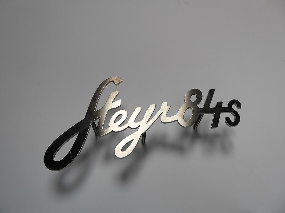 Schriftzug Steyr 84s im Oldtimer Traktor Ersatzteile Shop online kaufen