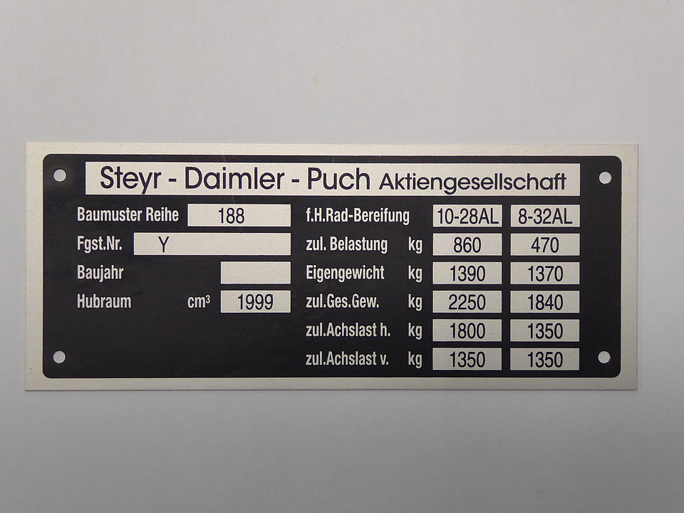 Baumusterschild Steyr T188 im Oldtimer Traktor Ersatzteile Shop online kaufen