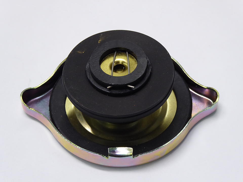 Kühlerdeckel im Oldtimer Traktor Ersatzteile Shop online kaufen