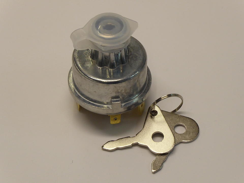 Zündschloss im Oldtimer Traktor Ersatzteile Shop online kaufen