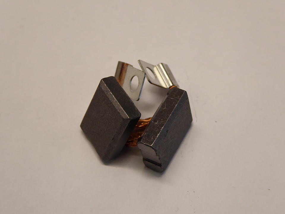 Kohlen Lichtmaschine im Oldtimer Traktor Ersatzteile Shop online kaufen