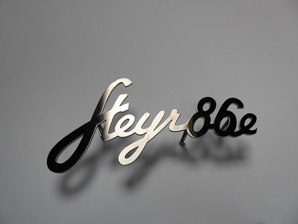 Schriftzug Steyr 86e im Oldtimer Traktor Ersatzteile Shop online kaufen