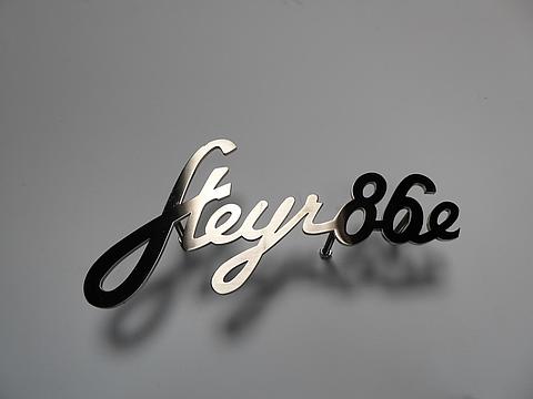 Schriftzug Steyr 86e im Oldtimer Traktor Ersatzteile Shop online kaufen