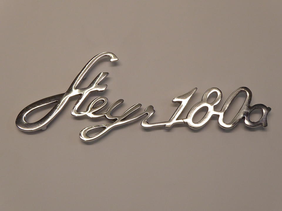 Schriftzug Steyr 180a im Oldtimer Traktor Ersatzteile Shop online kaufen