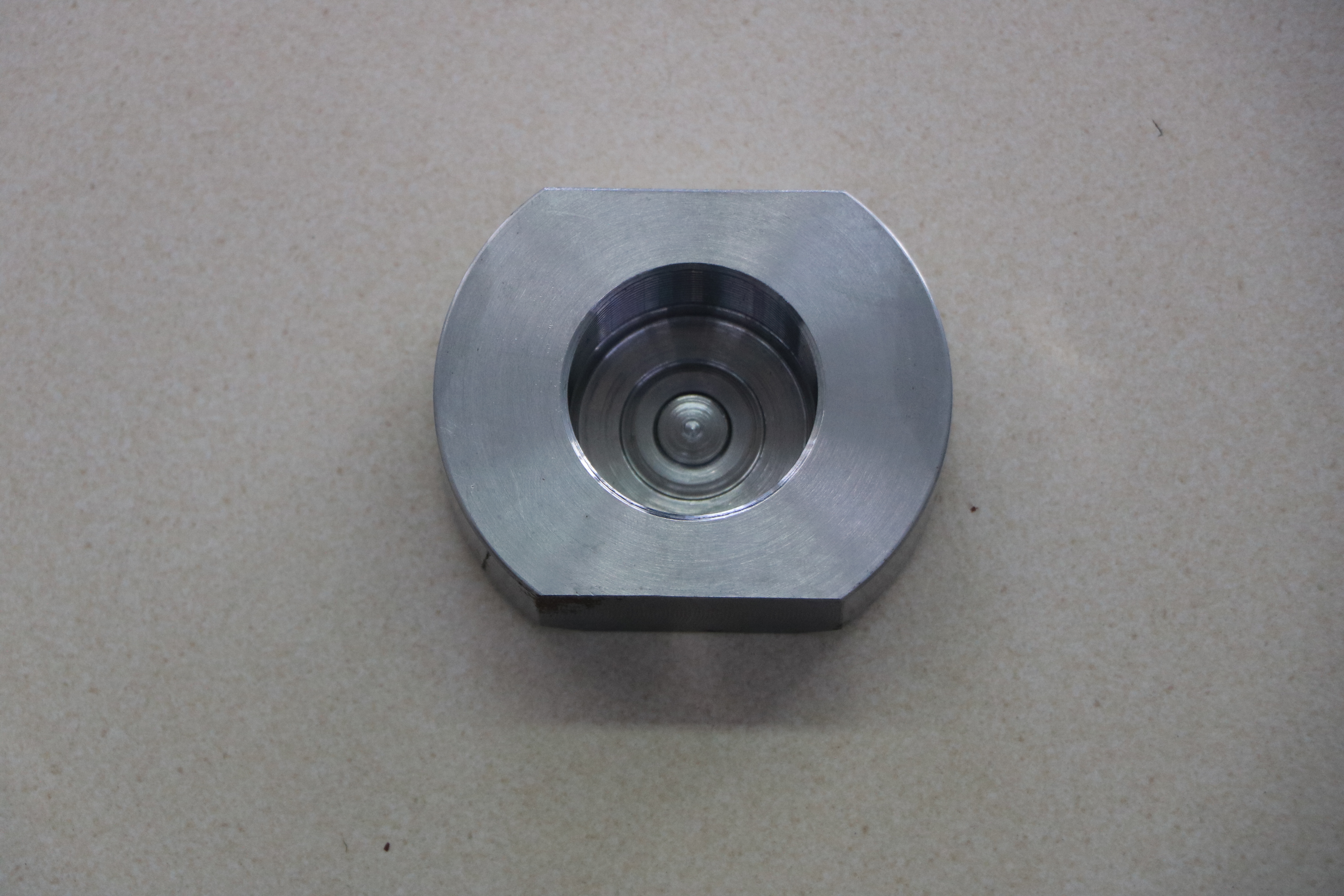 Achsmutter Links alt im Oldtimer Traktor Ersatzteile Shop online kaufen